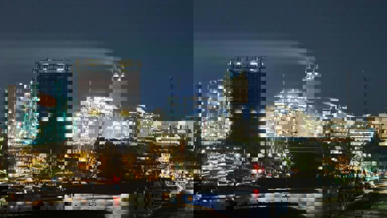 Mysterious Nighttime Power Surges Puzzle Residents and Energy Technicians